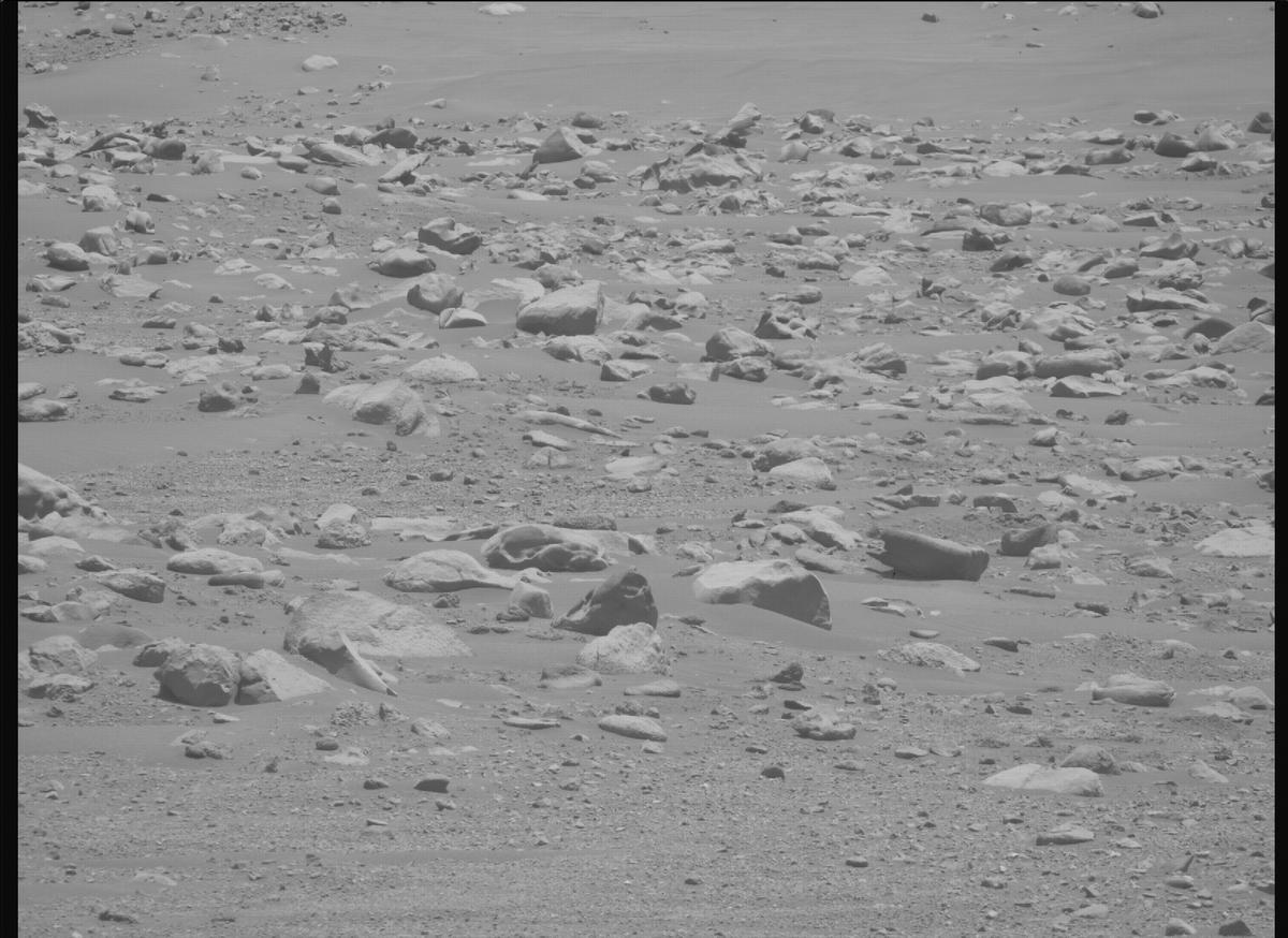 This image was taken by MCZ_RIGHT onboard NASA's Mars rover Perseverance on Sol 843