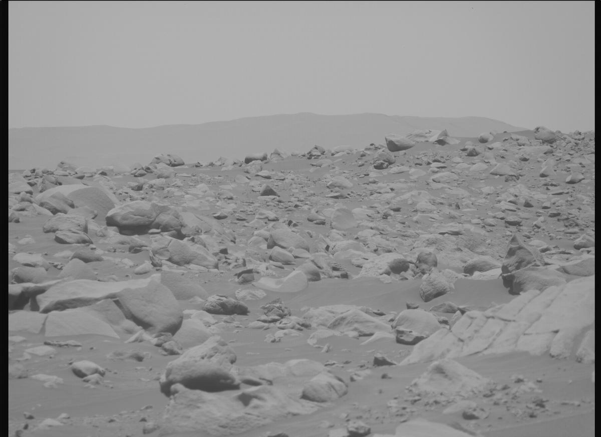 This image was taken by MCZ_RIGHT onboard NASA's Mars rover Perseverance on Sol 843