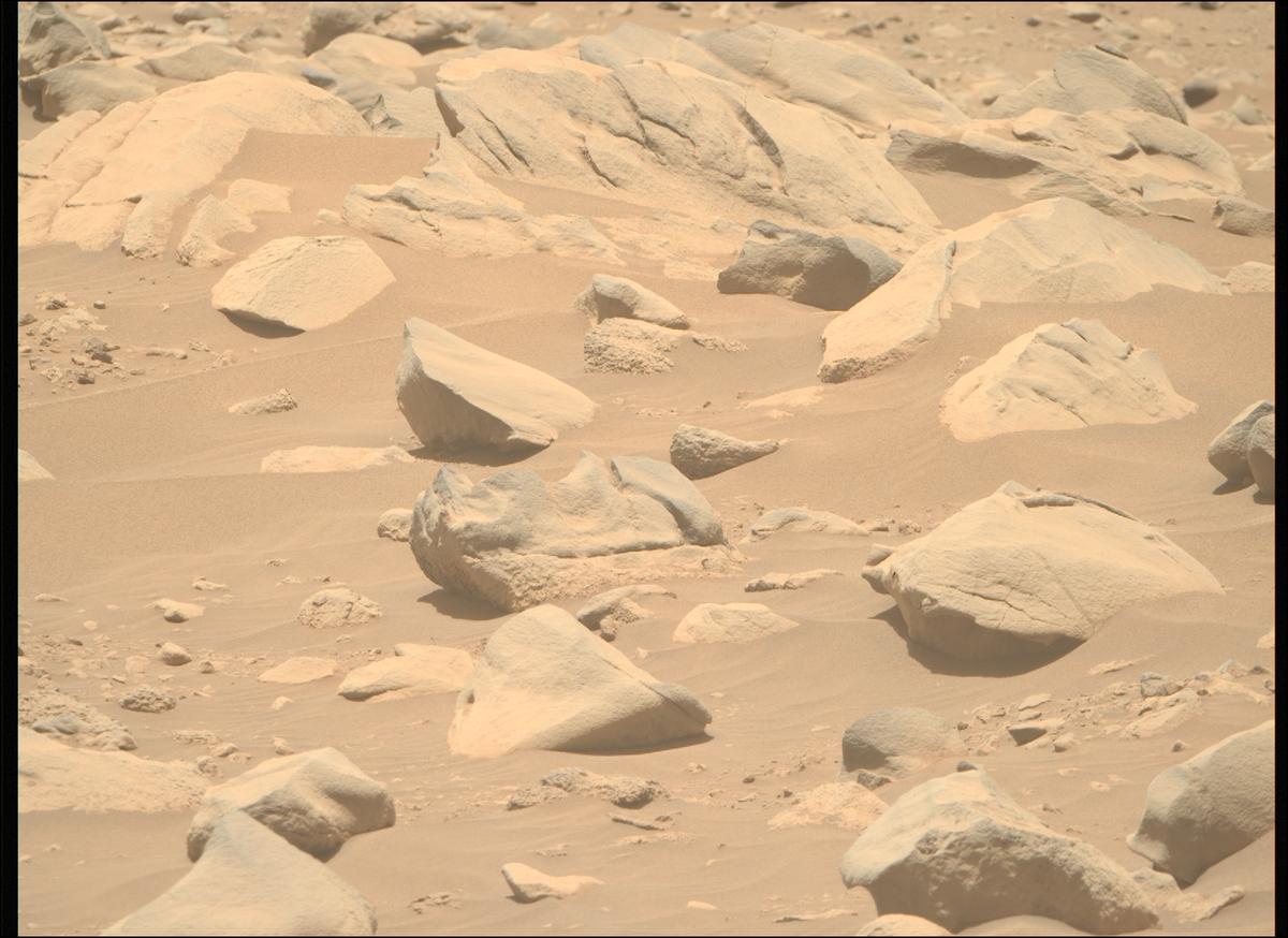 This image was taken by MCZ_RIGHT onboard NASA's Mars rover Perseverance on Sol 843