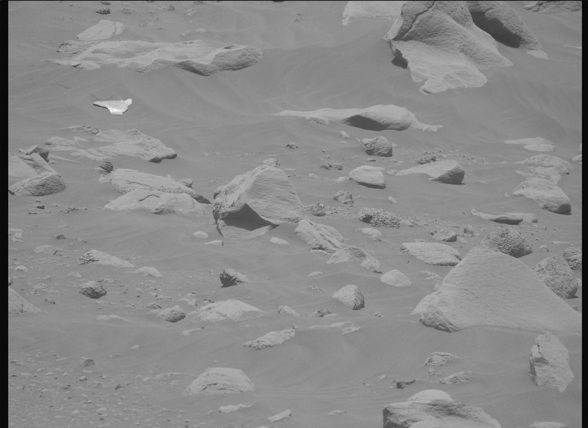 This image was taken by MCZ_RIGHT onboard NASA's Mars rover Perseverance on Sol 843