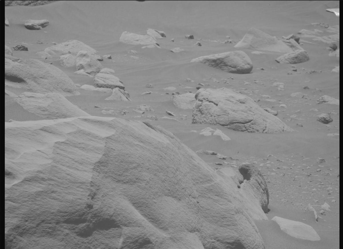 This image was taken by MCZ_RIGHT onboard NASA's Mars rover Perseverance on Sol 843