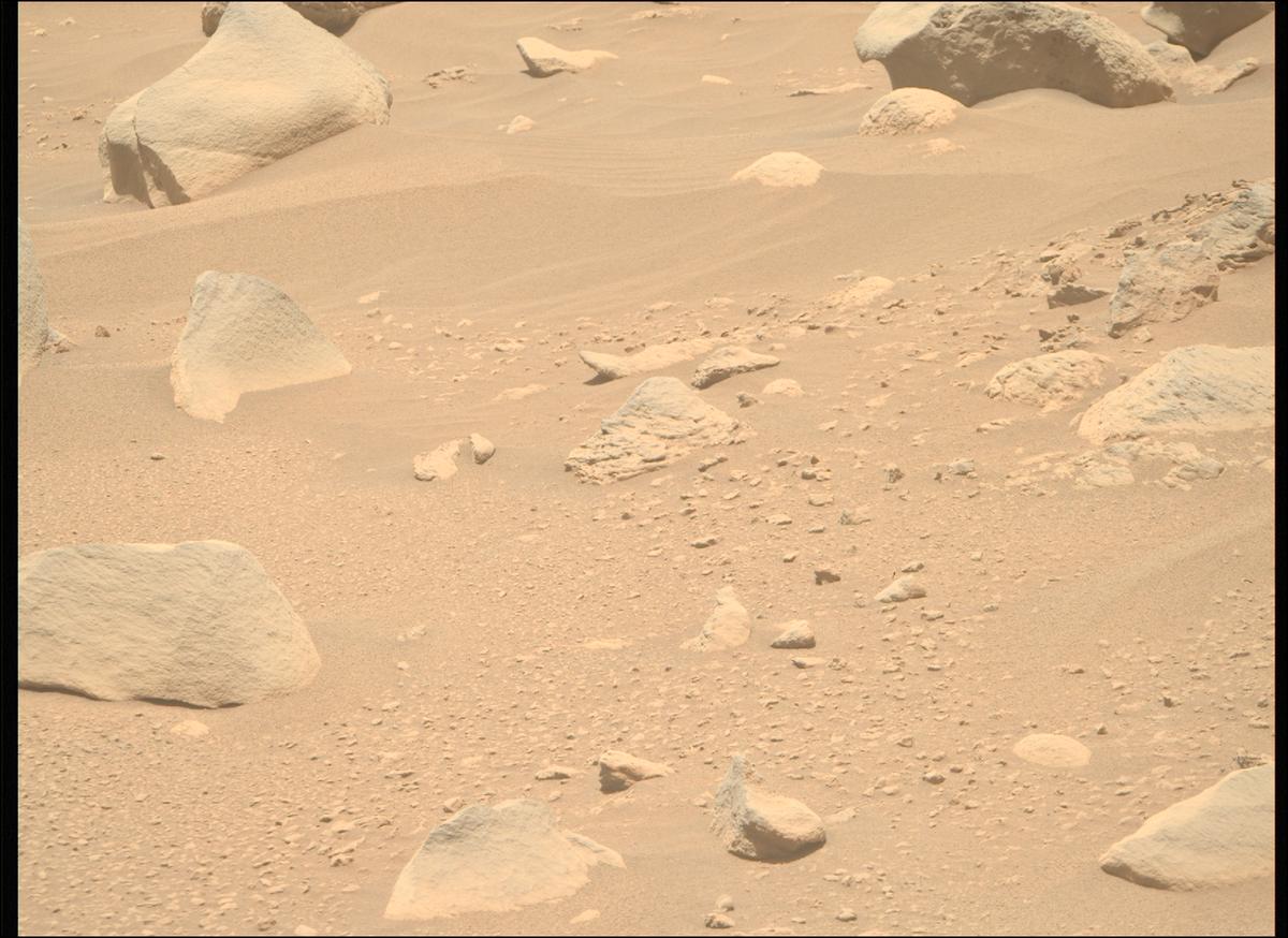 This image was taken by MCZ_RIGHT onboard NASA's Mars rover Perseverance on Sol 843