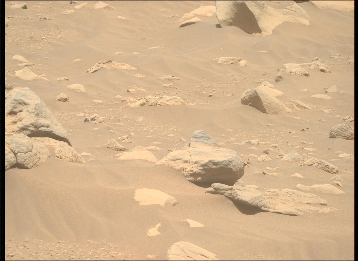 This image was taken by MCZ_RIGHT onboard NASA's Mars rover Perseverance on Sol 843