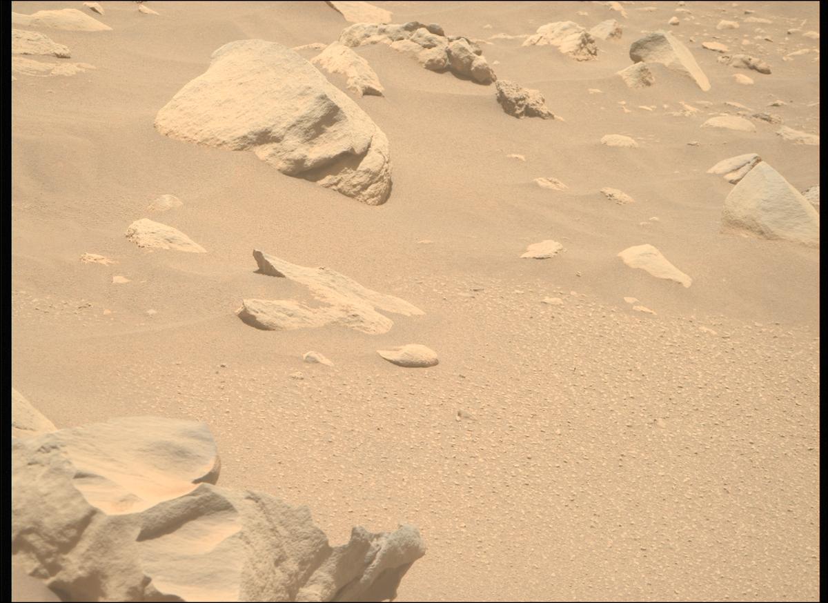 This image was taken by MCZ_RIGHT onboard NASA's Mars rover Perseverance on Sol 843