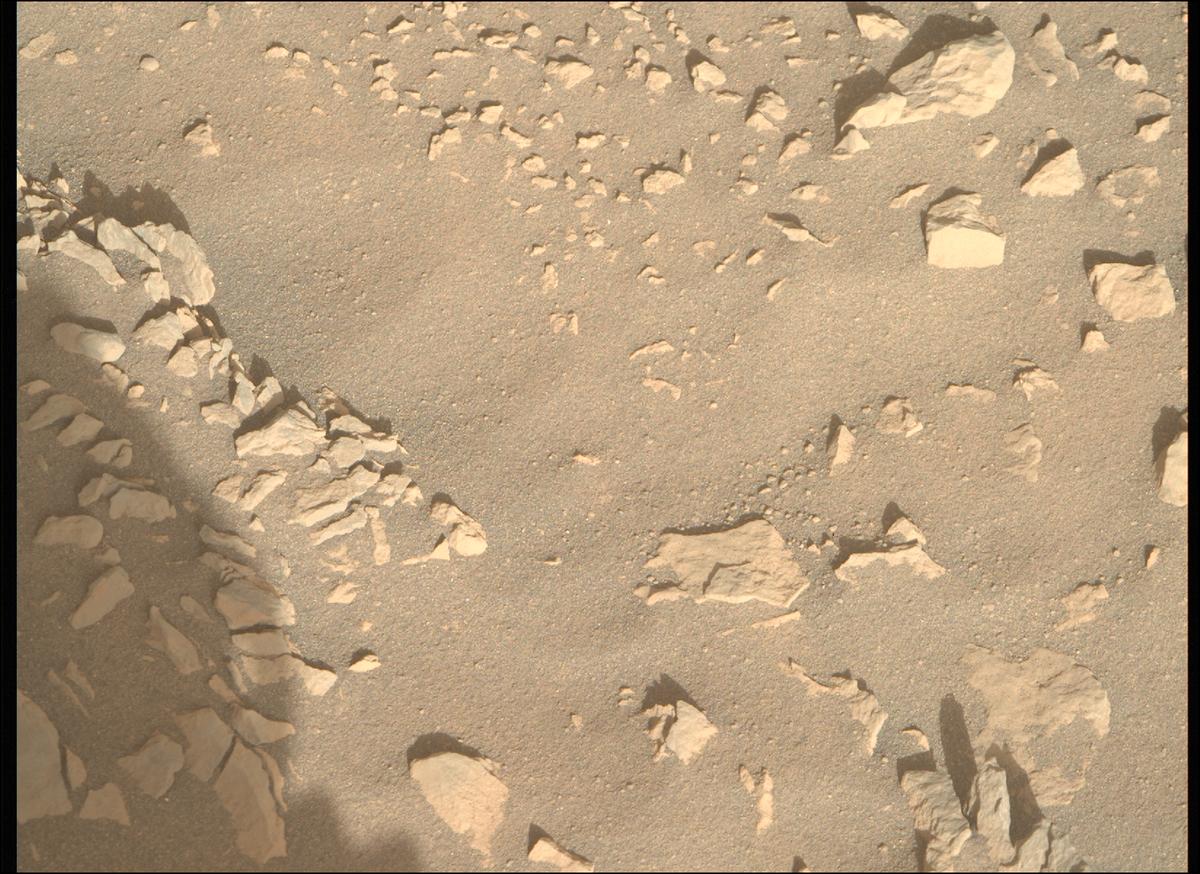 This image was taken by MCZ_RIGHT onboard NASA's Mars rover Perseverance on Sol 843