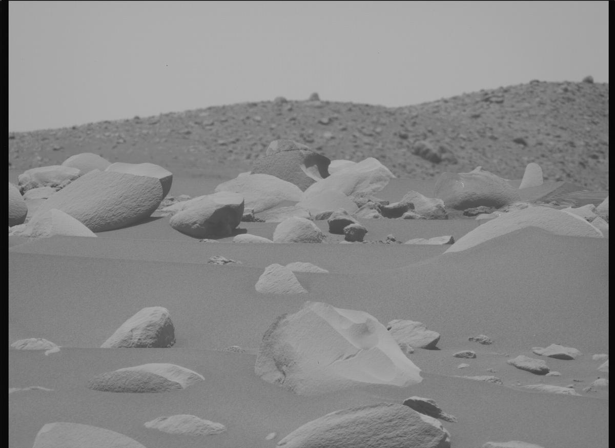 This image was taken by MCZ_LEFT onboard NASA's Mars rover Perseverance on Sol 845