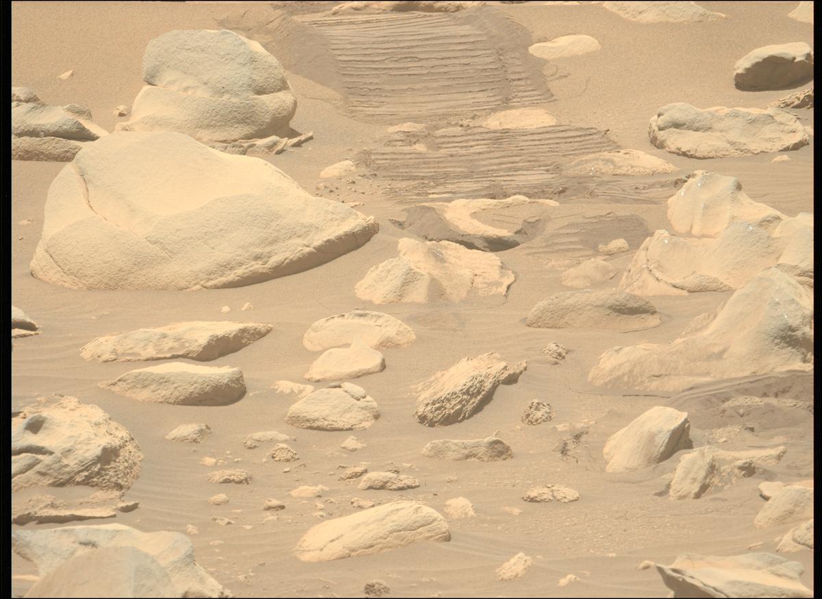 This image was taken by MCZ_LEFT onboard NASA's Mars rover Perseverance on Sol 845