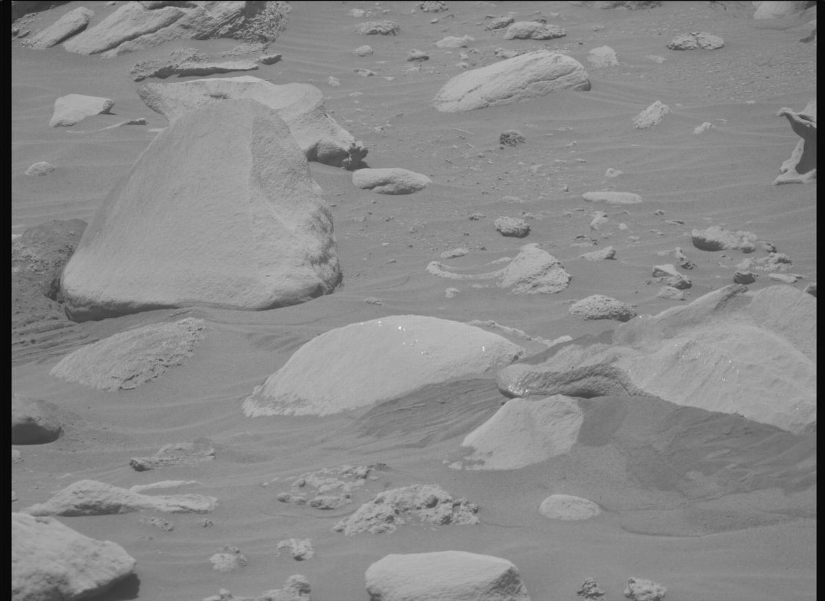 This image was taken by MCZ_RIGHT onboard NASA's Mars rover Perseverance on Sol 845