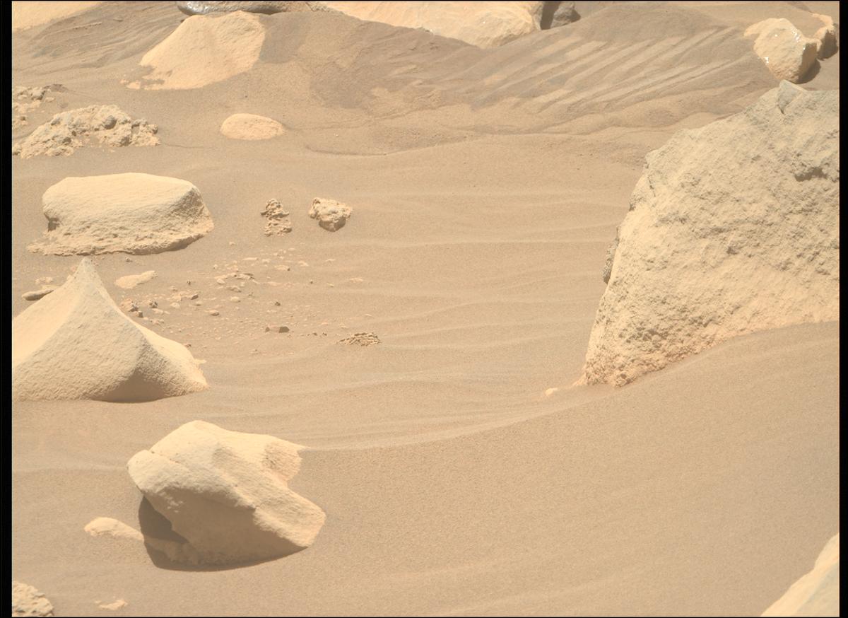 This image was taken by MCZ_RIGHT onboard NASA's Mars rover Perseverance on Sol 845