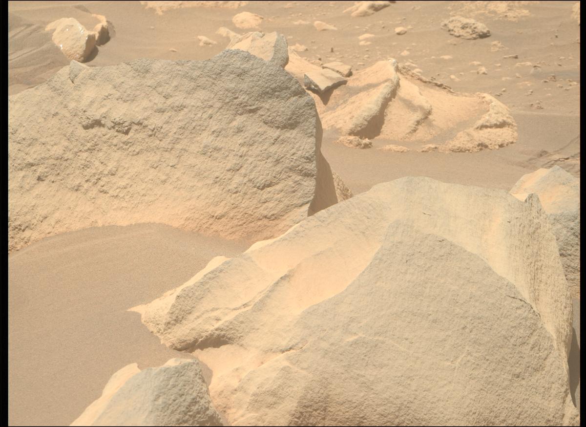 This image was taken by MCZ_RIGHT onboard NASA's Mars rover Perseverance on Sol 845