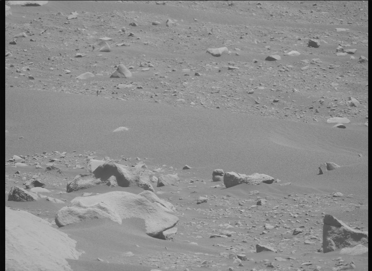 This image was taken by MCZ_LEFT onboard NASA's Mars rover Perseverance on Sol 847