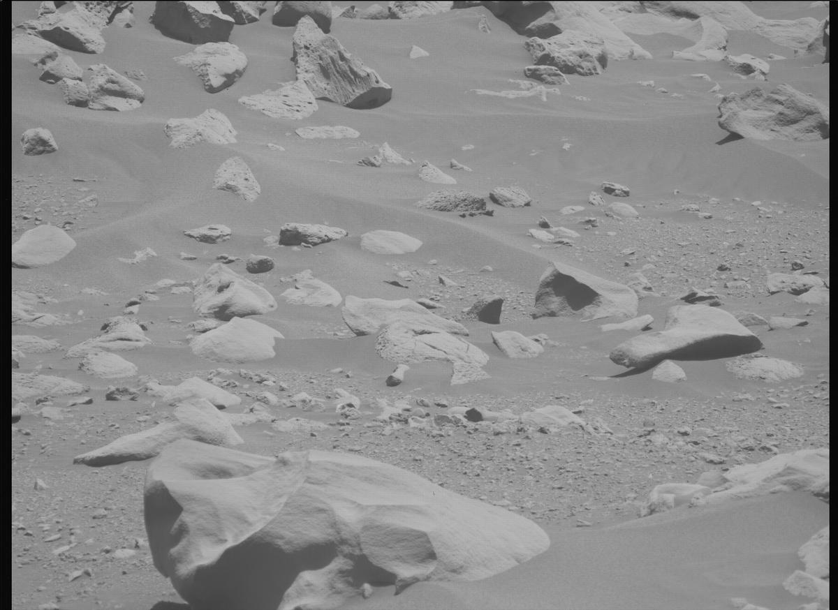 This image was taken by MCZ_LEFT onboard NASA's Mars rover Perseverance on Sol 847