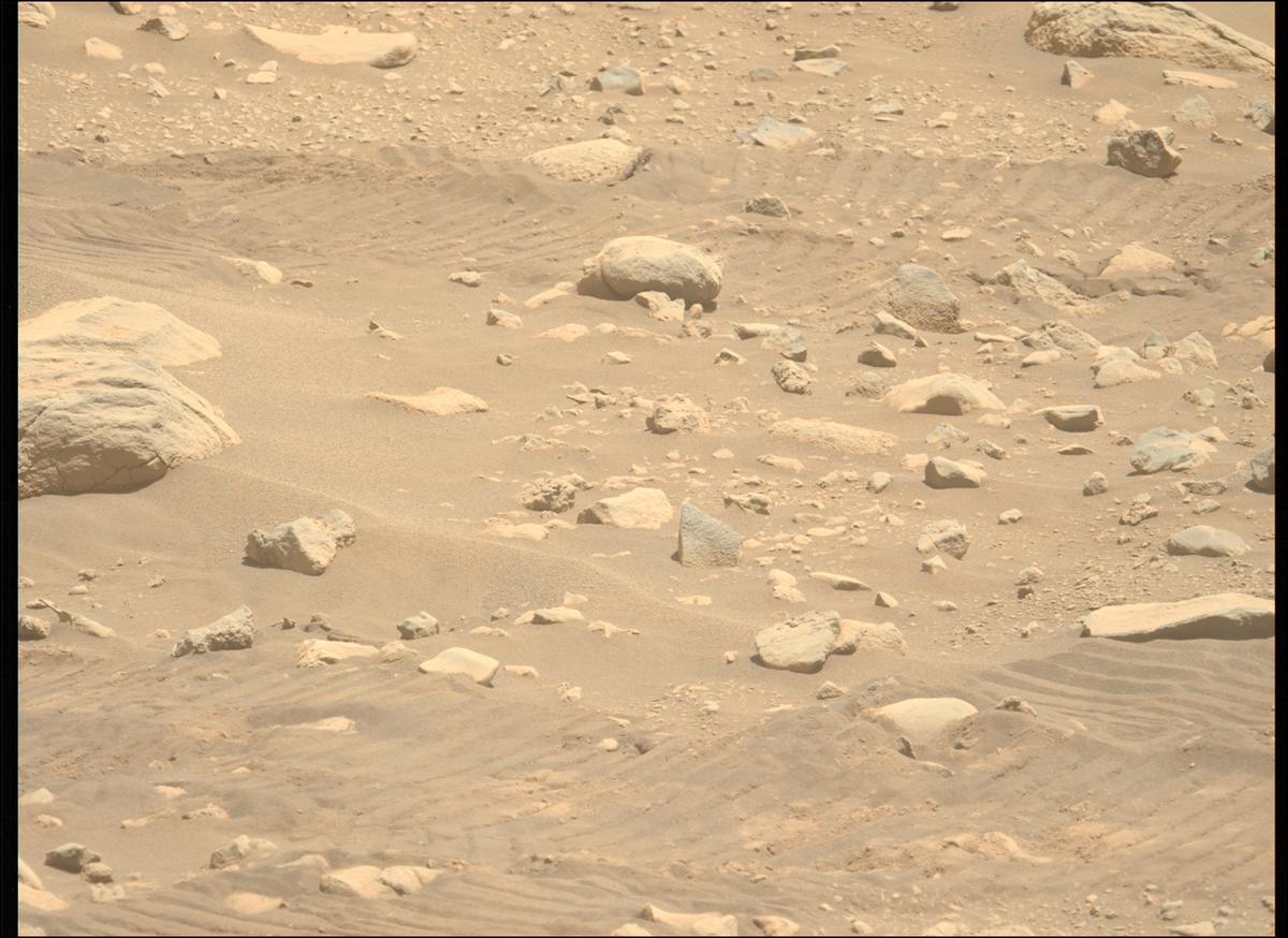 This image was taken by MCZ_LEFT onboard NASA's Mars rover Perseverance on Sol 847