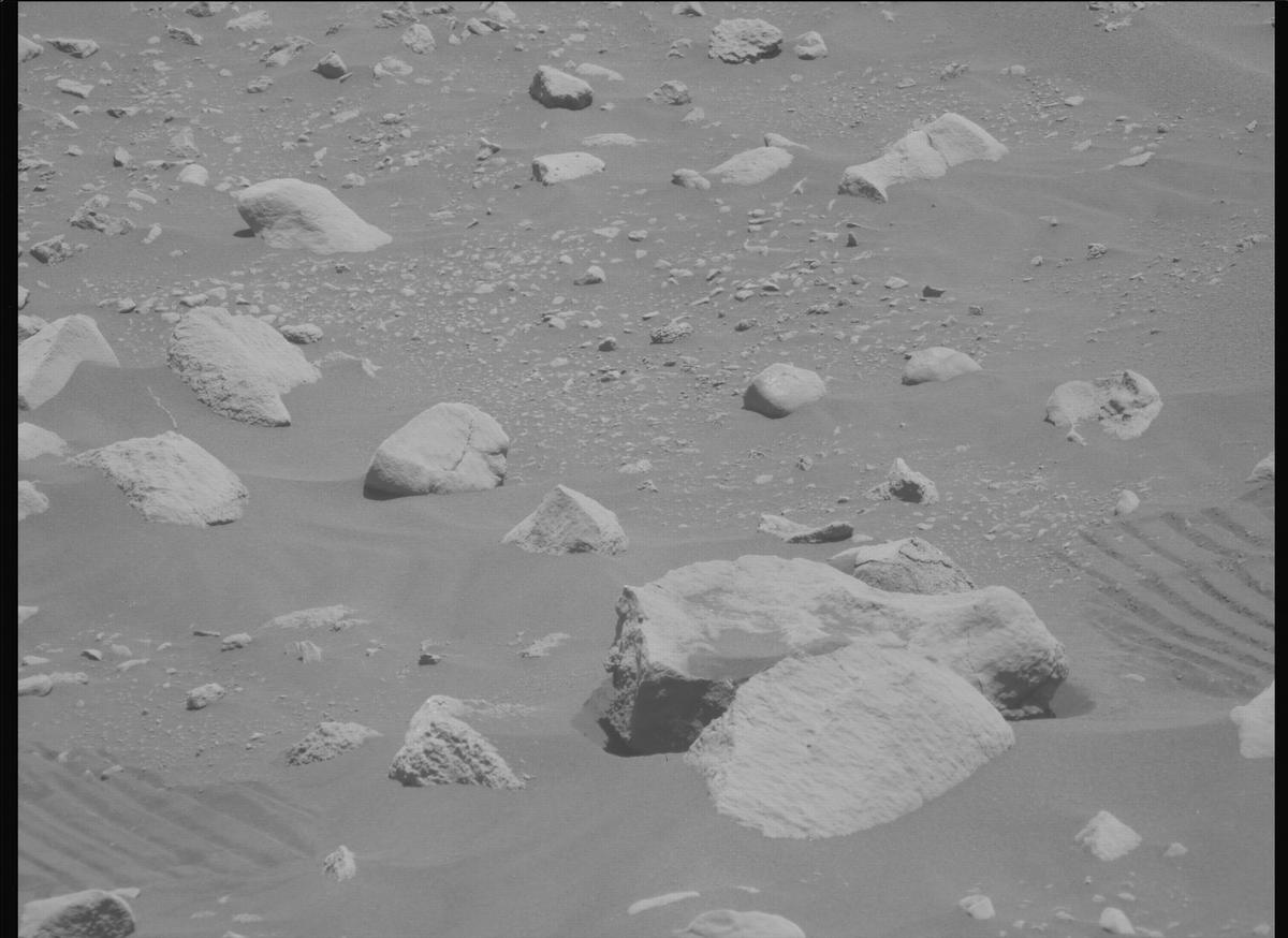 This image was taken by MCZ_LEFT onboard NASA's Mars rover Perseverance on Sol 847
