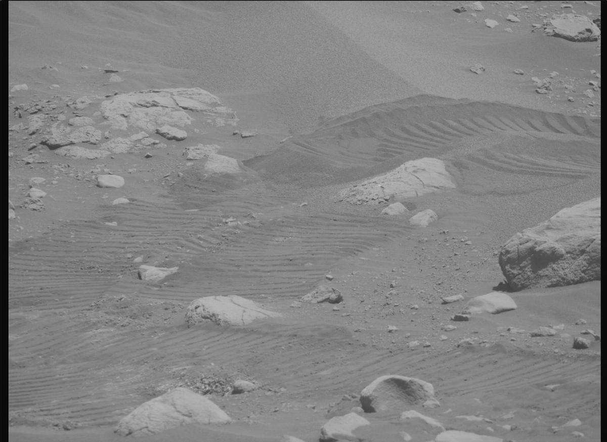 This image was taken by MCZ_RIGHT onboard NASA's Mars rover Perseverance on Sol 847