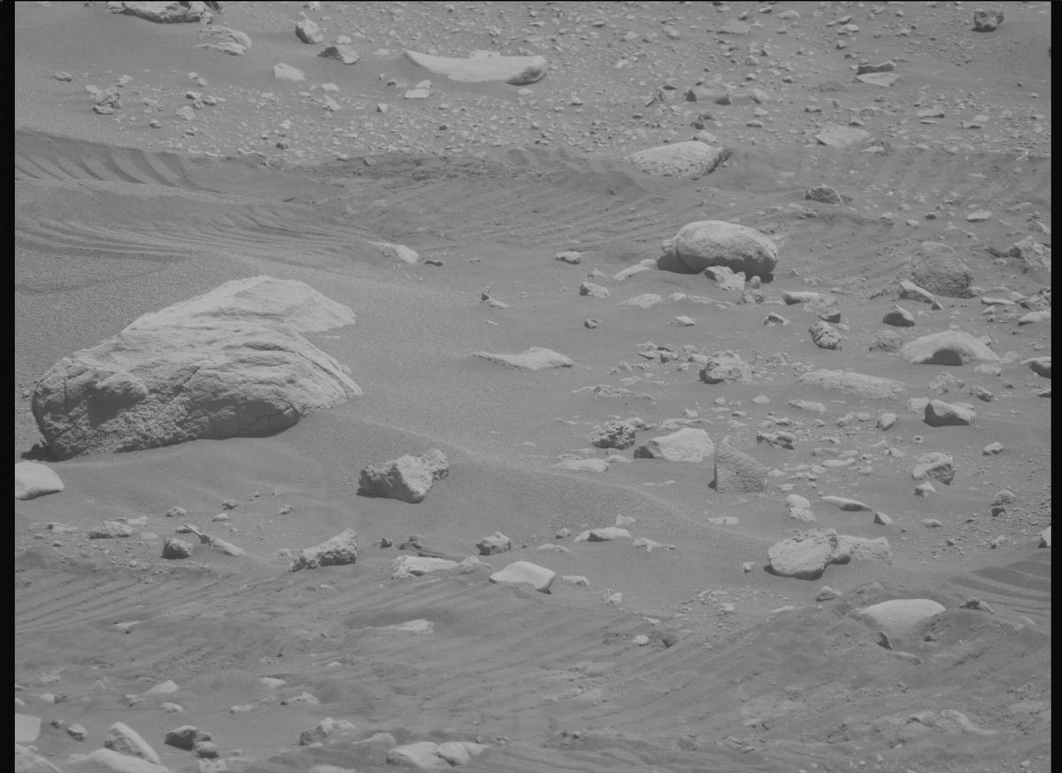 This image was taken by MCZ_RIGHT onboard NASA's Mars rover Perseverance on Sol 847