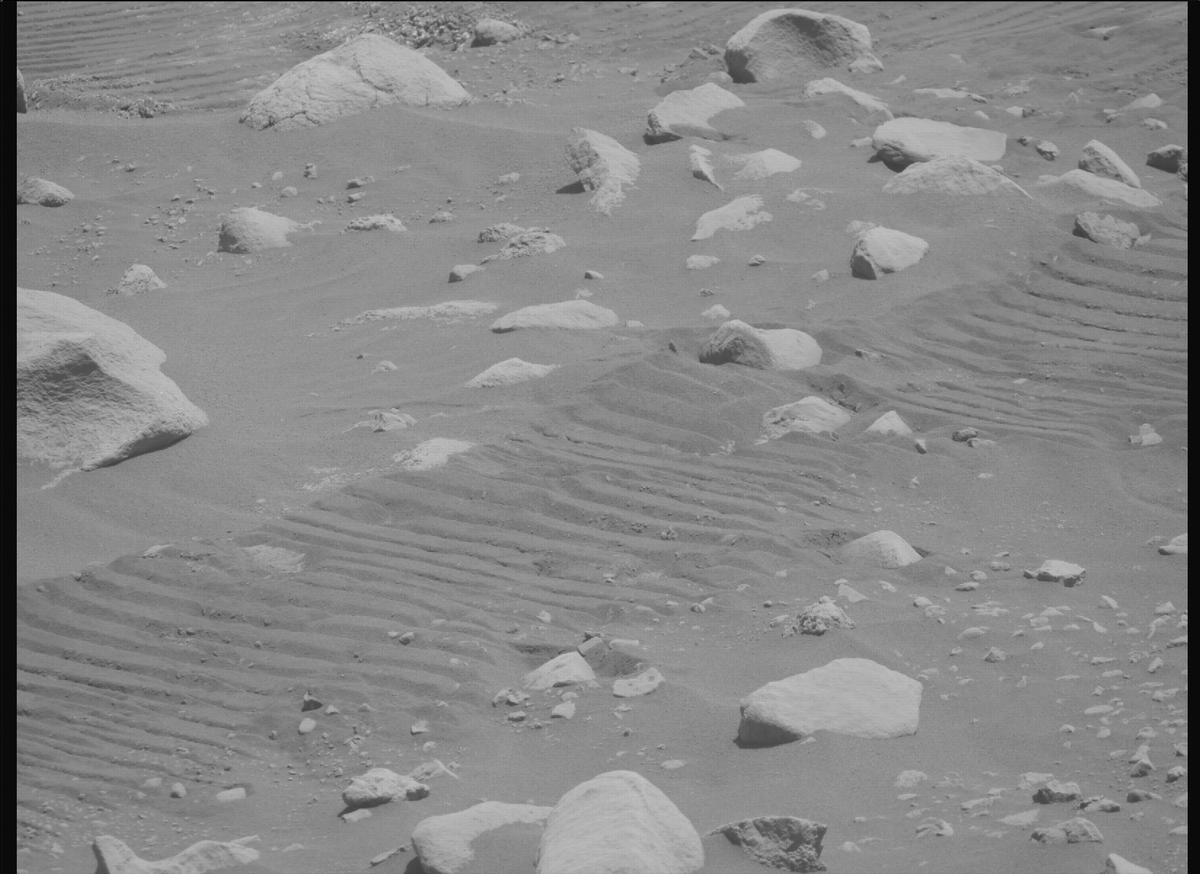 This image was taken by MCZ_RIGHT onboard NASA's Mars rover Perseverance on Sol 847
