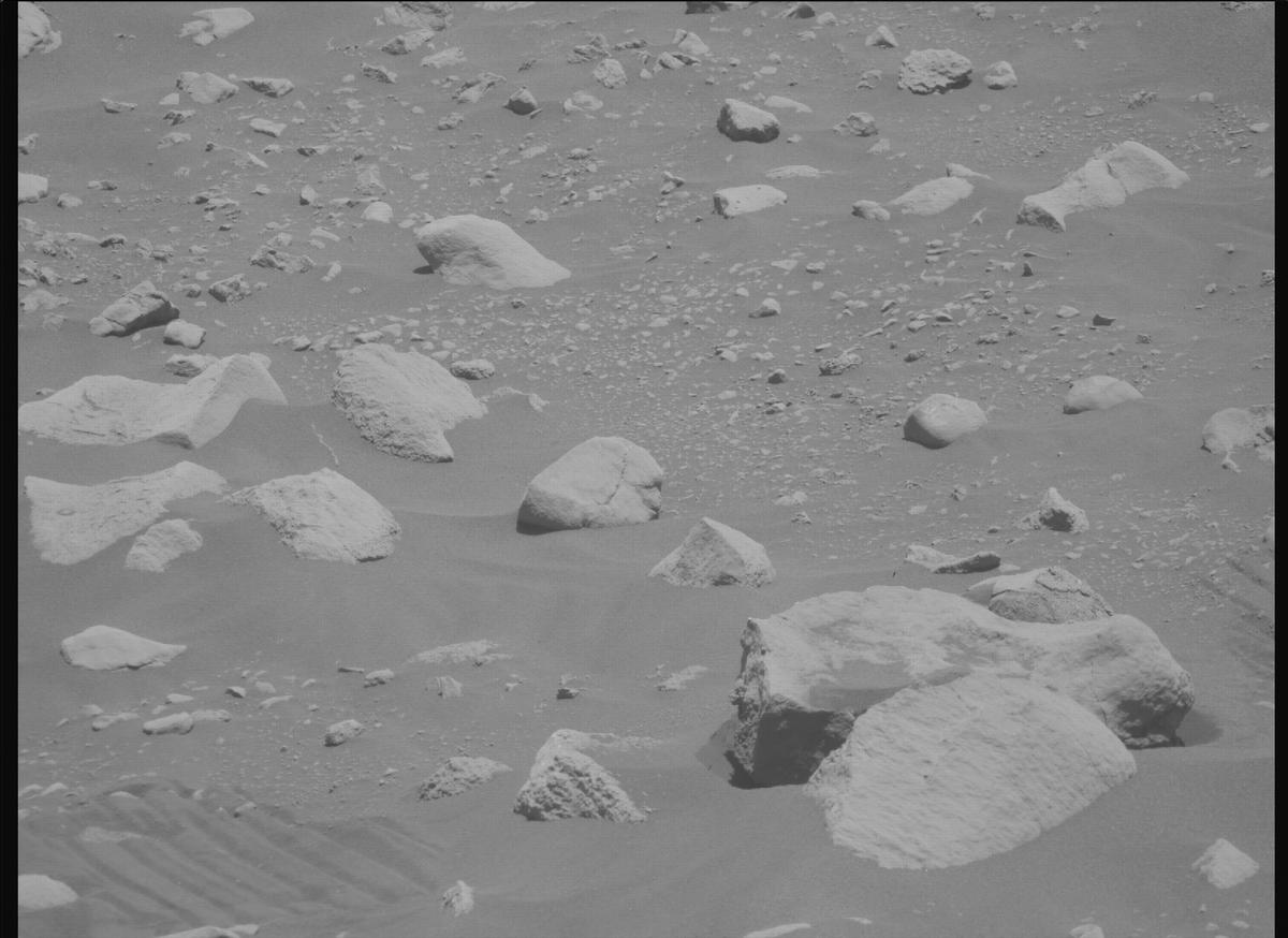 This image was taken by MCZ_RIGHT onboard NASA's Mars rover Perseverance on Sol 847