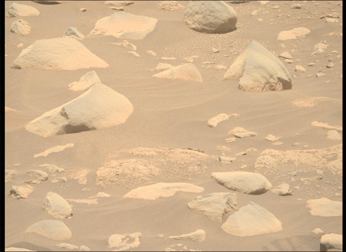 This image was taken by MCZ_RIGHT onboard NASA's Mars rover Perseverance on Sol 847