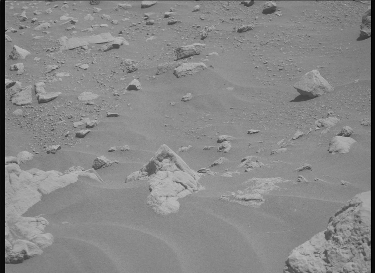 This image was taken by MCZ_RIGHT onboard NASA's Mars rover Perseverance on Sol 847