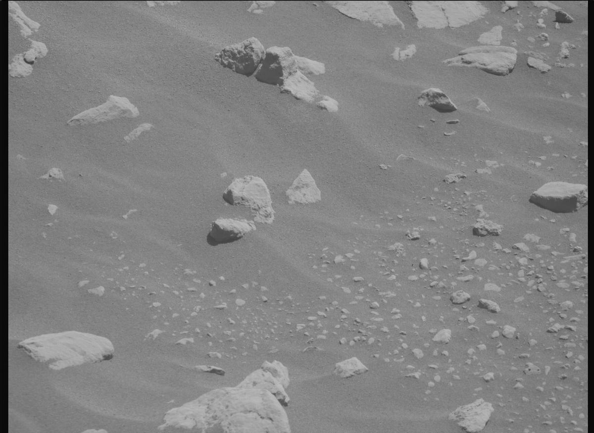 This image was taken by MCZ_RIGHT onboard NASA's Mars rover Perseverance on Sol 847