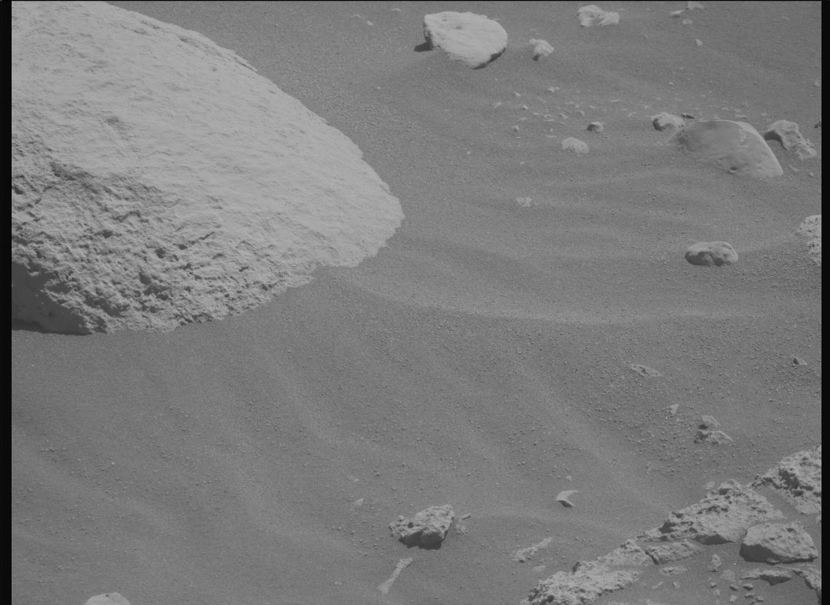 This image was taken by MCZ_RIGHT onboard NASA's Mars rover Perseverance on Sol 847