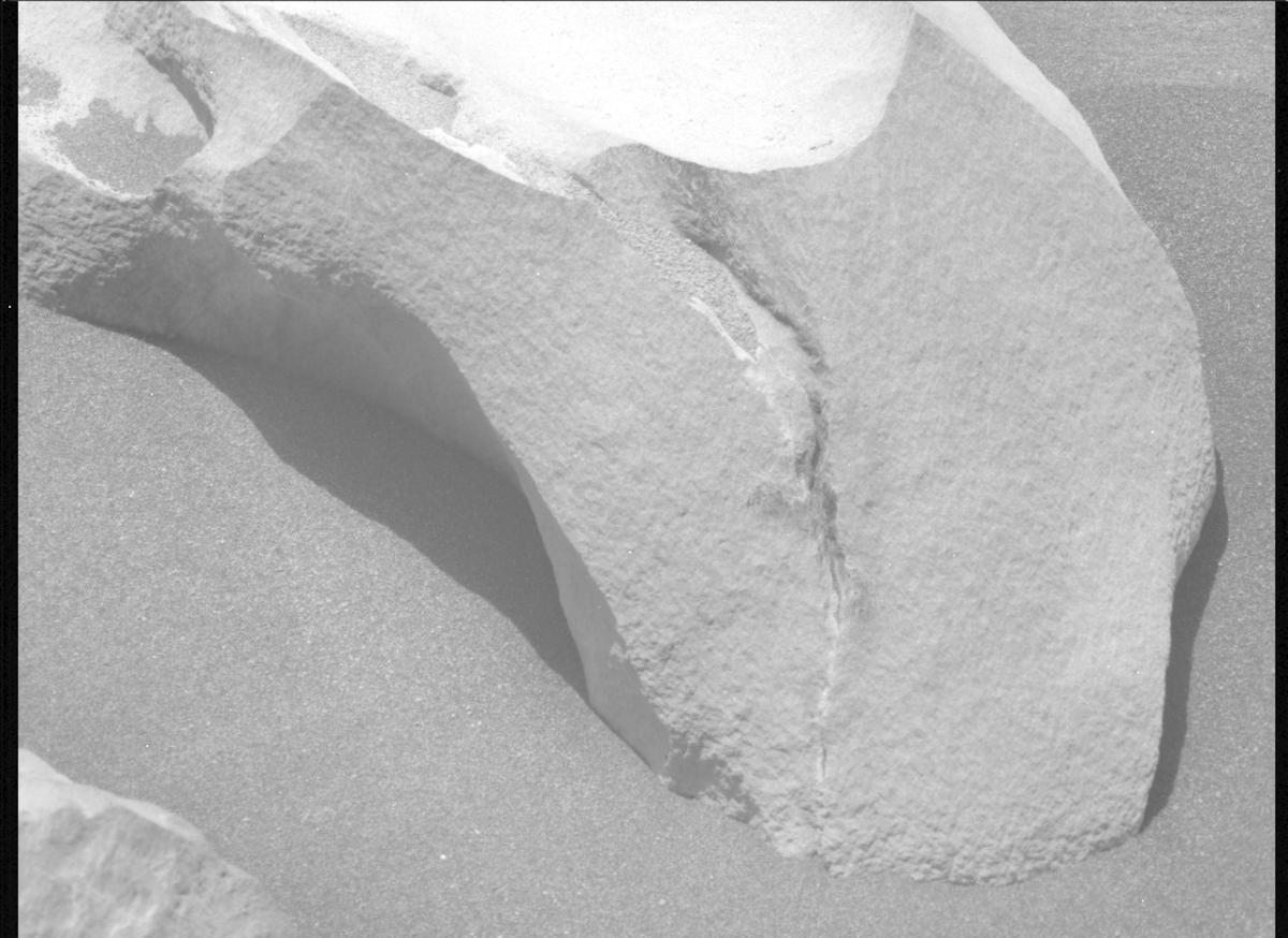 This image was taken by MCZ_LEFT onboard NASA's Mars rover Perseverance on Sol 848