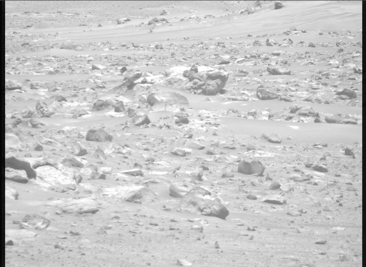 This image was taken by MCZ_RIGHT onboard NASA's Mars rover Perseverance on Sol 849