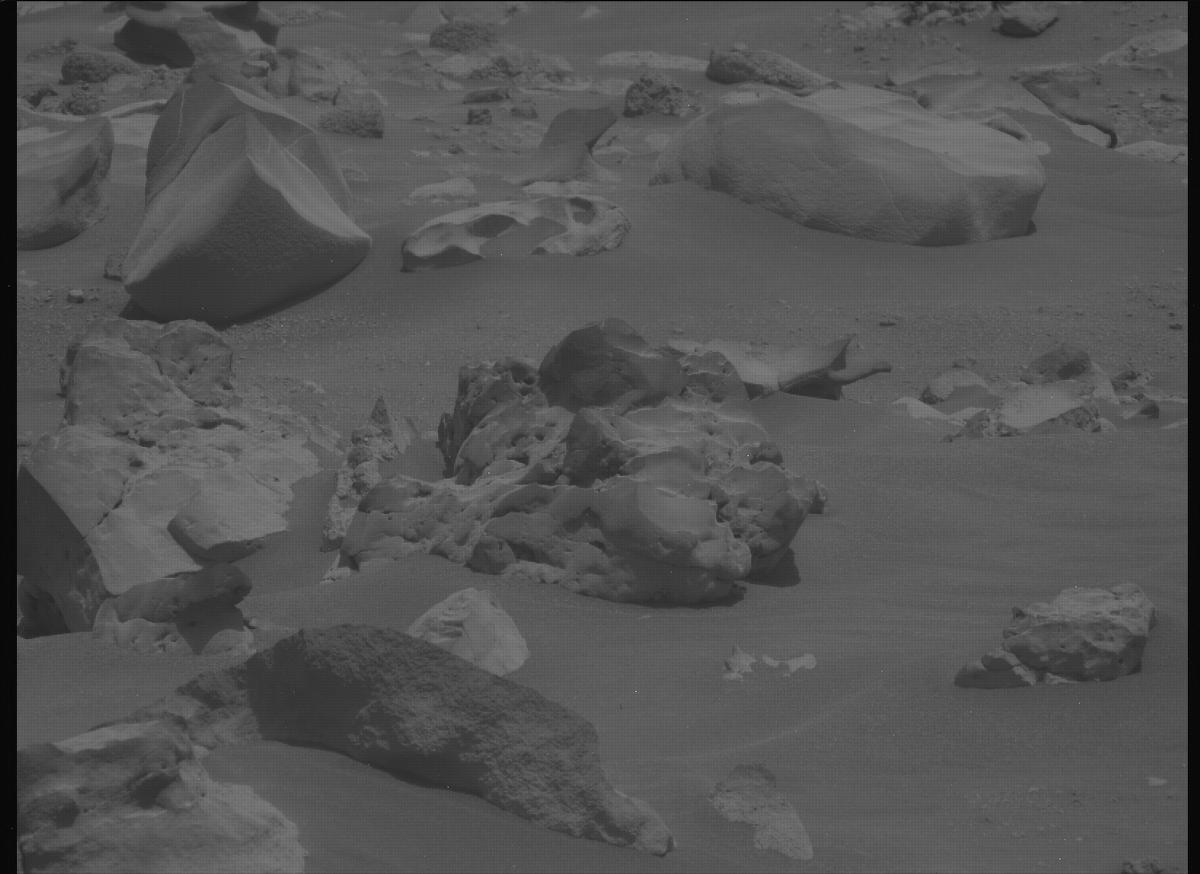 This image was taken by MCZ_LEFT onboard NASA's Mars rover Perseverance on Sol 852