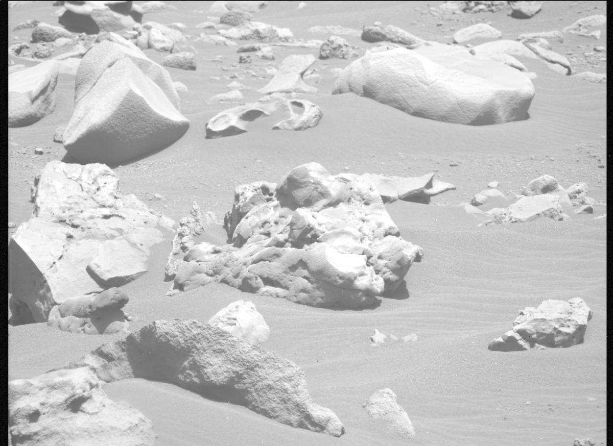 This image was taken by MCZ_LEFT onboard NASA's Mars rover Perseverance on Sol 852