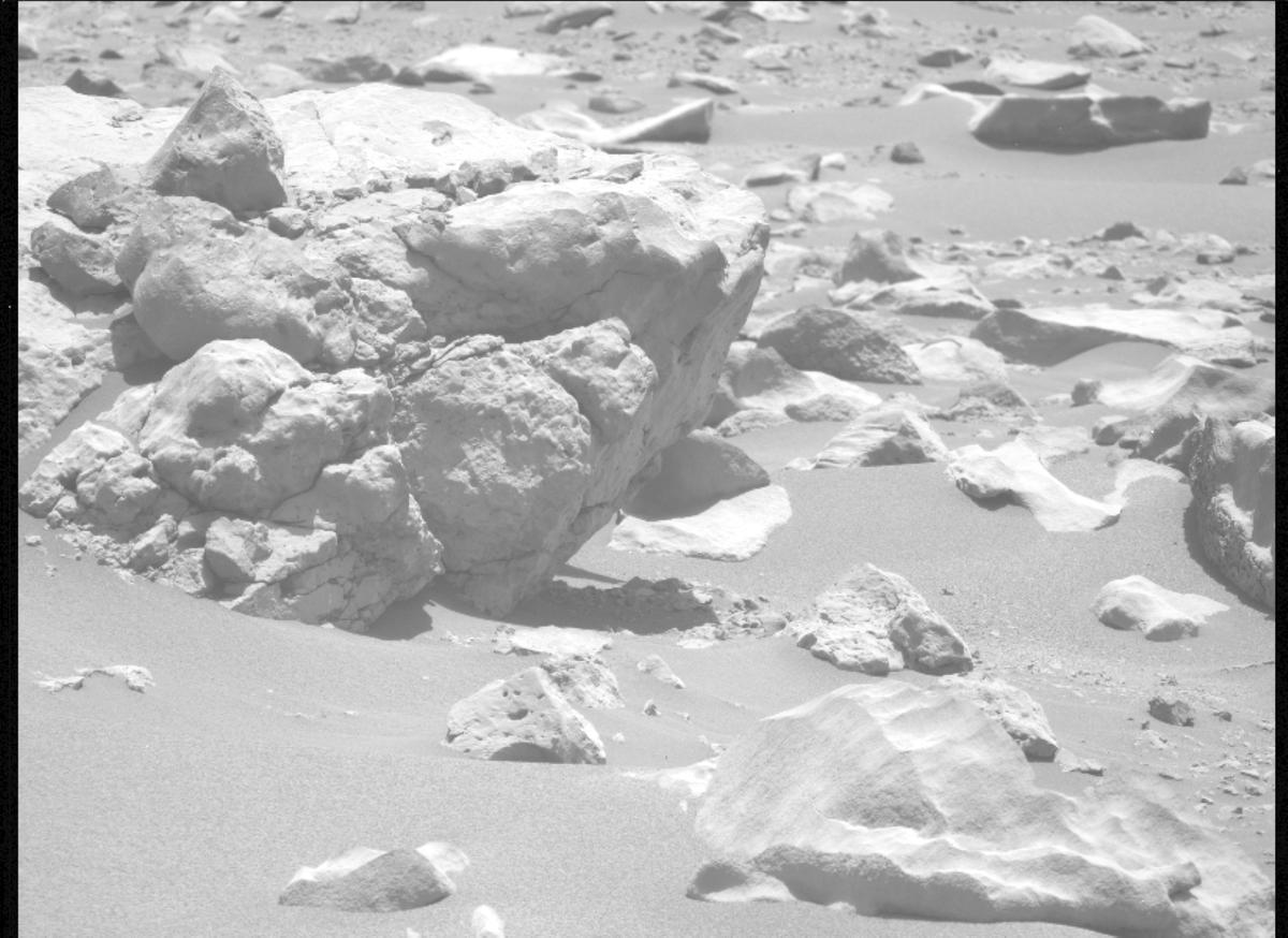 This image was taken by MCZ_LEFT onboard NASA's Mars rover Perseverance on Sol 856