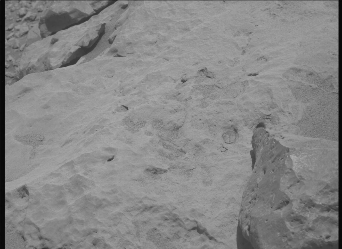 This image was taken by MCZ_LEFT onboard NASA's Mars rover Perseverance on Sol 857