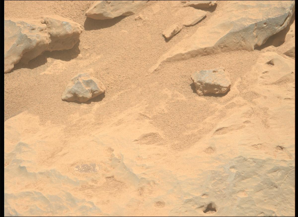 This image was taken by MCZ_LEFT onboard NASA's Mars rover Perseverance on Sol 857