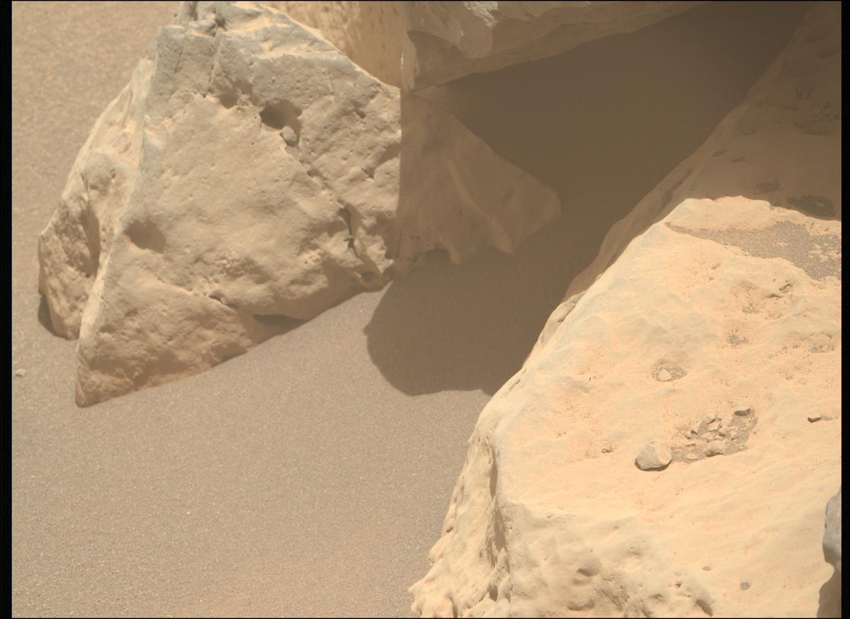 This image was taken by MCZ_RIGHT onboard NASA's Mars rover Perseverance on Sol 857