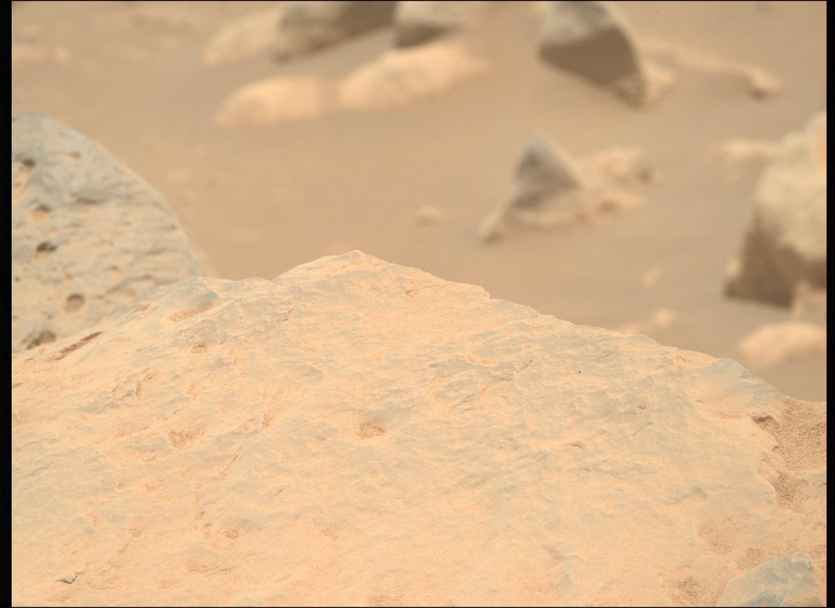 This image was taken by MCZ_RIGHT onboard NASA's Mars rover Perseverance on Sol 857