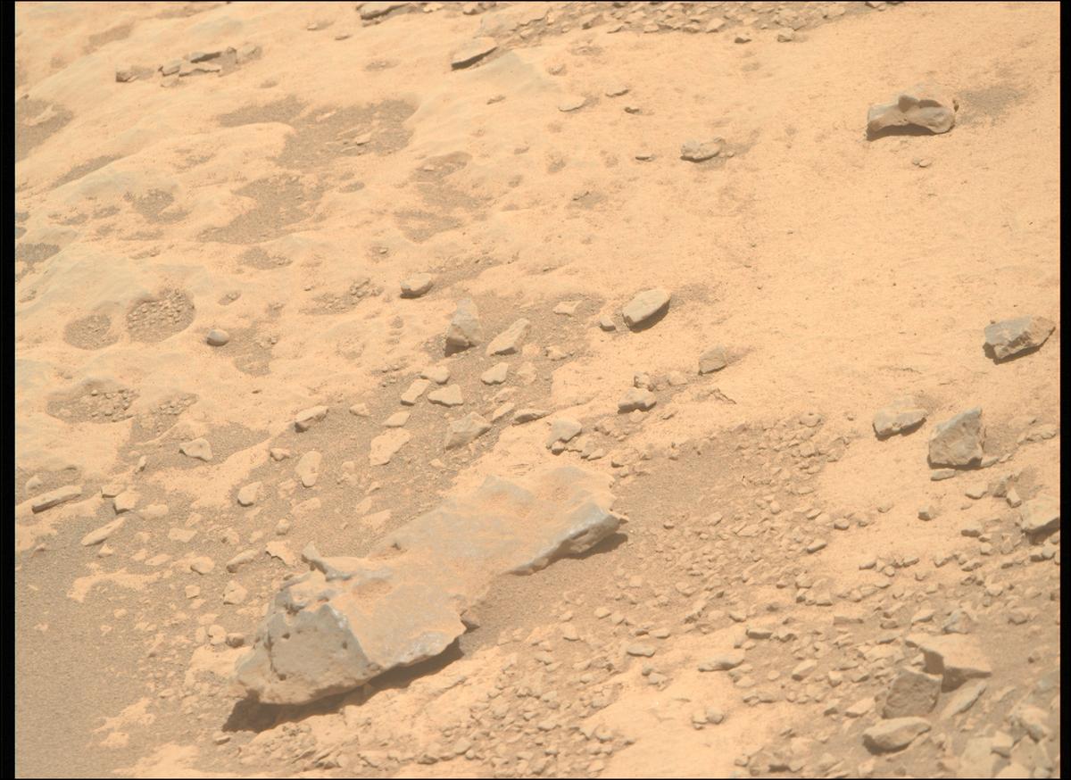 This image was taken by MCZ_RIGHT onboard NASA's Mars rover Perseverance on Sol 857