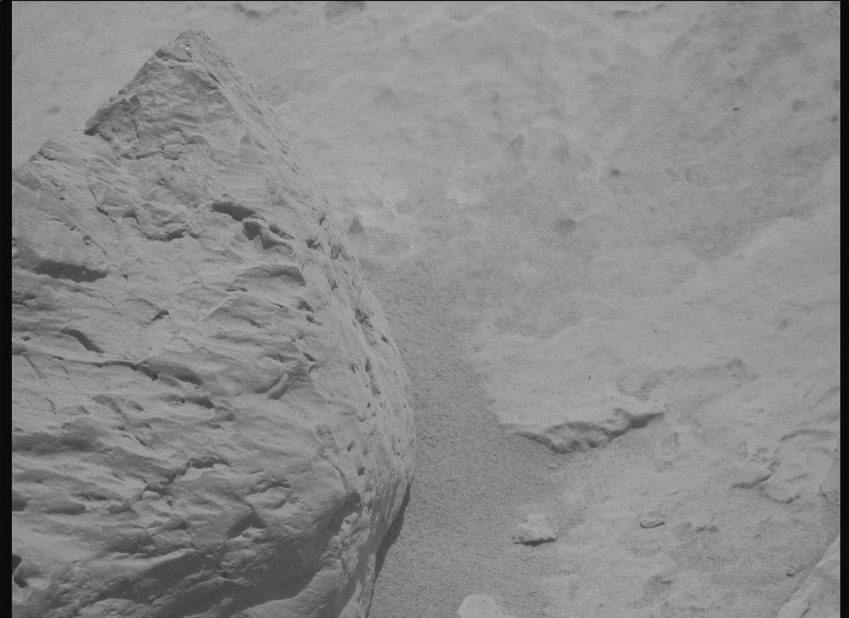 This image was taken by MCZ_RIGHT onboard NASA's Mars rover Perseverance on Sol 857