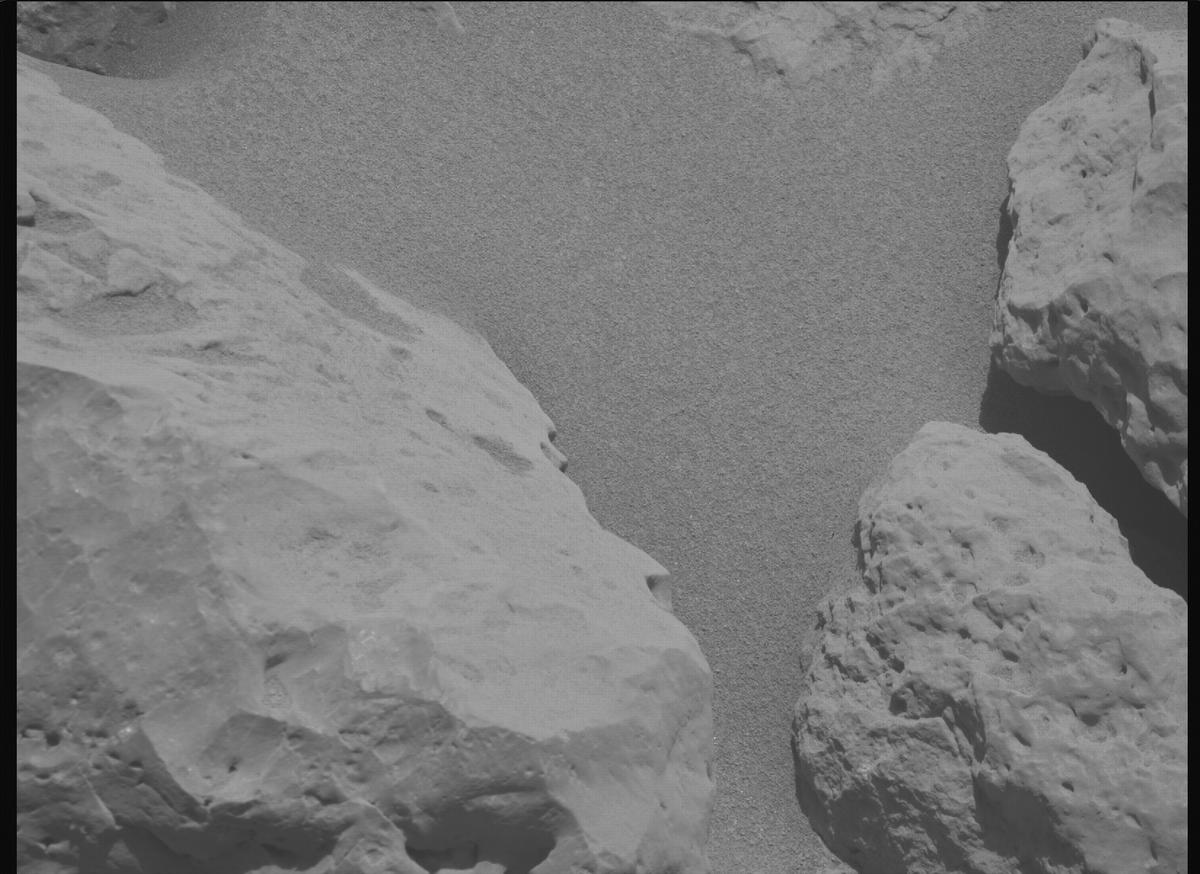 This image was taken by MCZ_RIGHT onboard NASA's Mars rover Perseverance on Sol 857