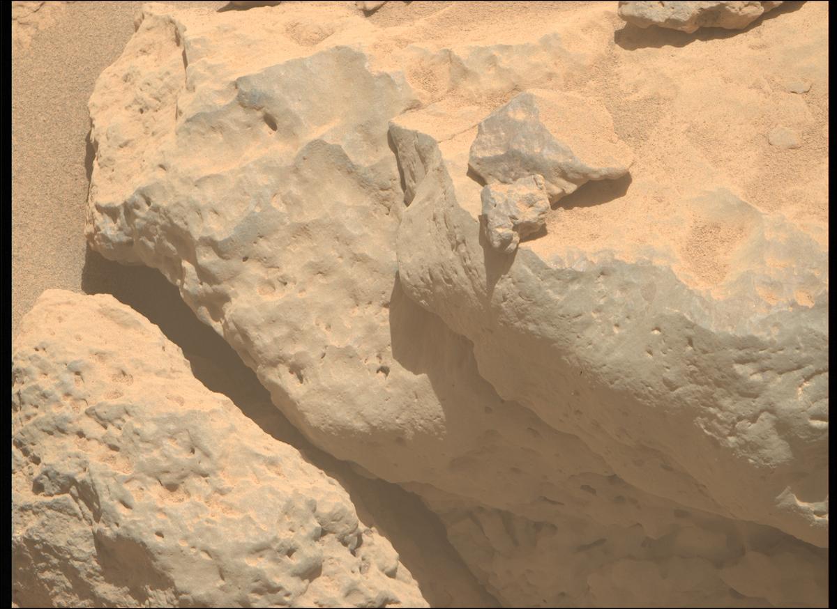 This image was taken by MCZ_RIGHT onboard NASA's Mars rover Perseverance on Sol 857