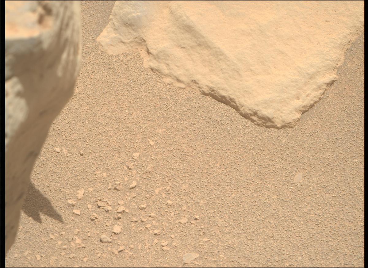 This image was taken by MCZ_RIGHT onboard NASA's Mars rover Perseverance on Sol 857