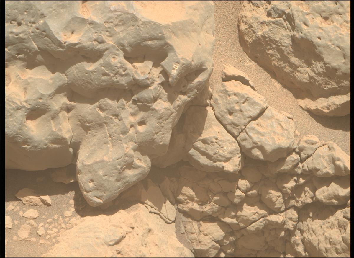 This image was taken by MCZ_RIGHT onboard NASA's Mars rover Perseverance on Sol 857