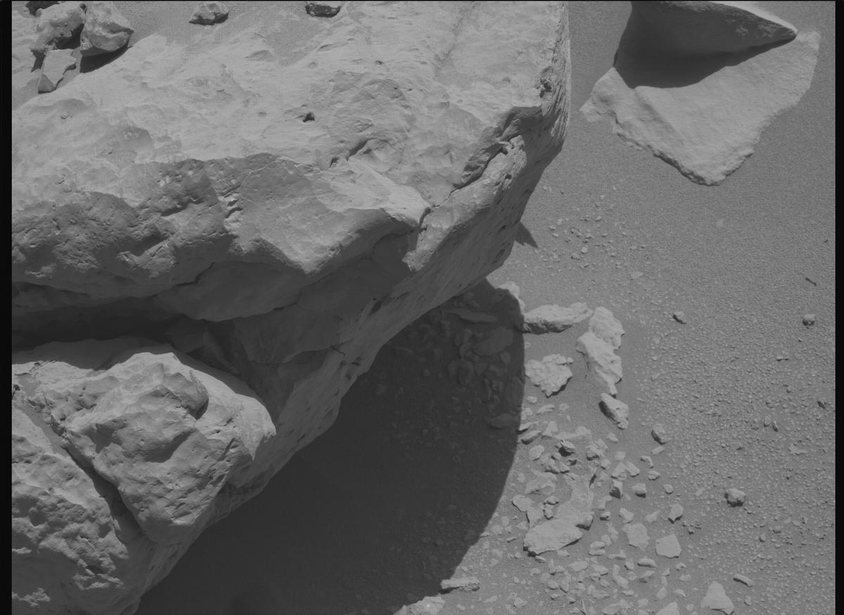 This image was taken by MCZ_RIGHT onboard NASA's Mars rover Perseverance on Sol 857