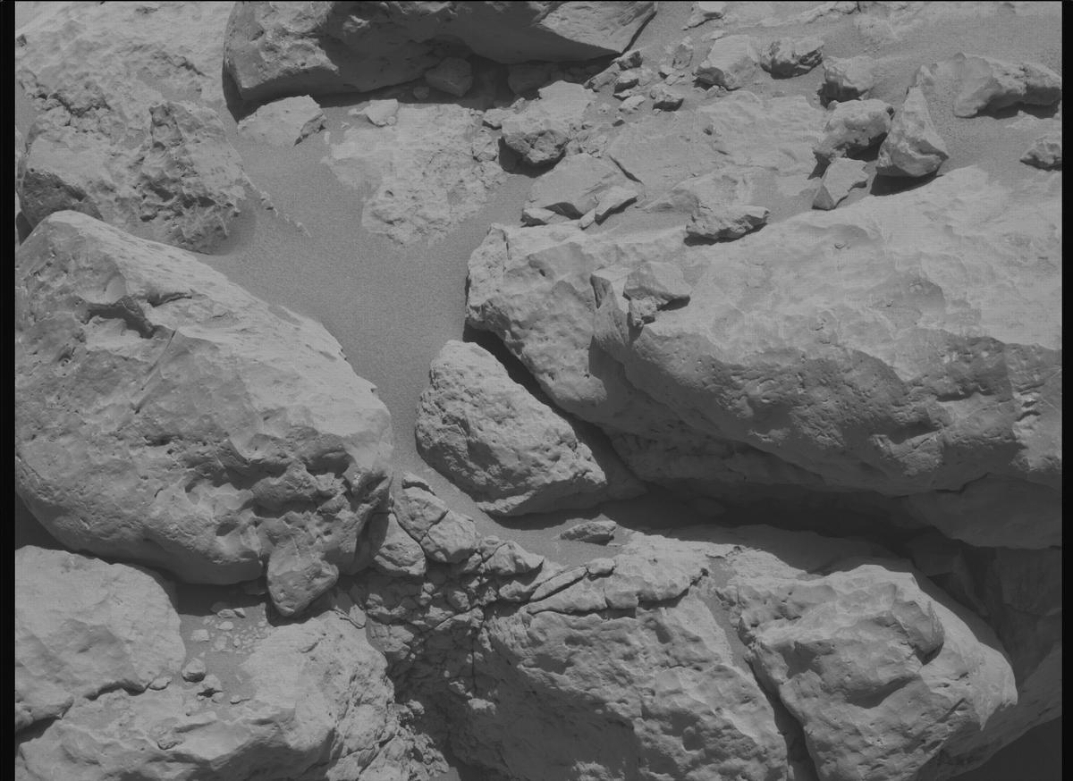 This image was taken by MCZ_RIGHT onboard NASA's Mars rover Perseverance on Sol 857