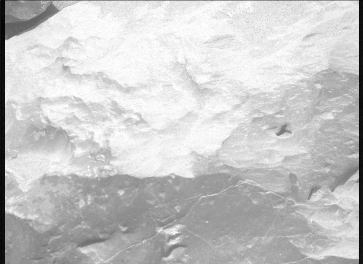This image was taken by MCZ_RIGHT onboard NASA's Mars rover Perseverance on Sol 857
