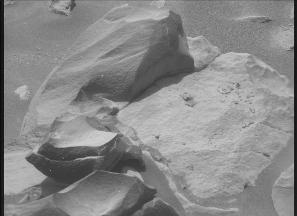 This image was taken by MCZ_RIGHT onboard NASA's Mars rover Perseverance on Sol 858