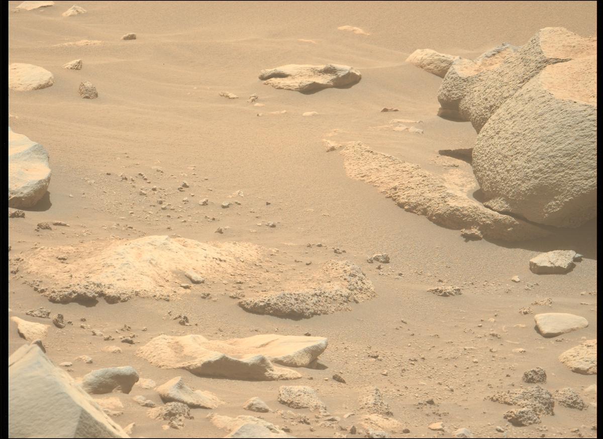 This image was taken by MCZ_LEFT onboard NASA's Mars rover Perseverance on Sol 859