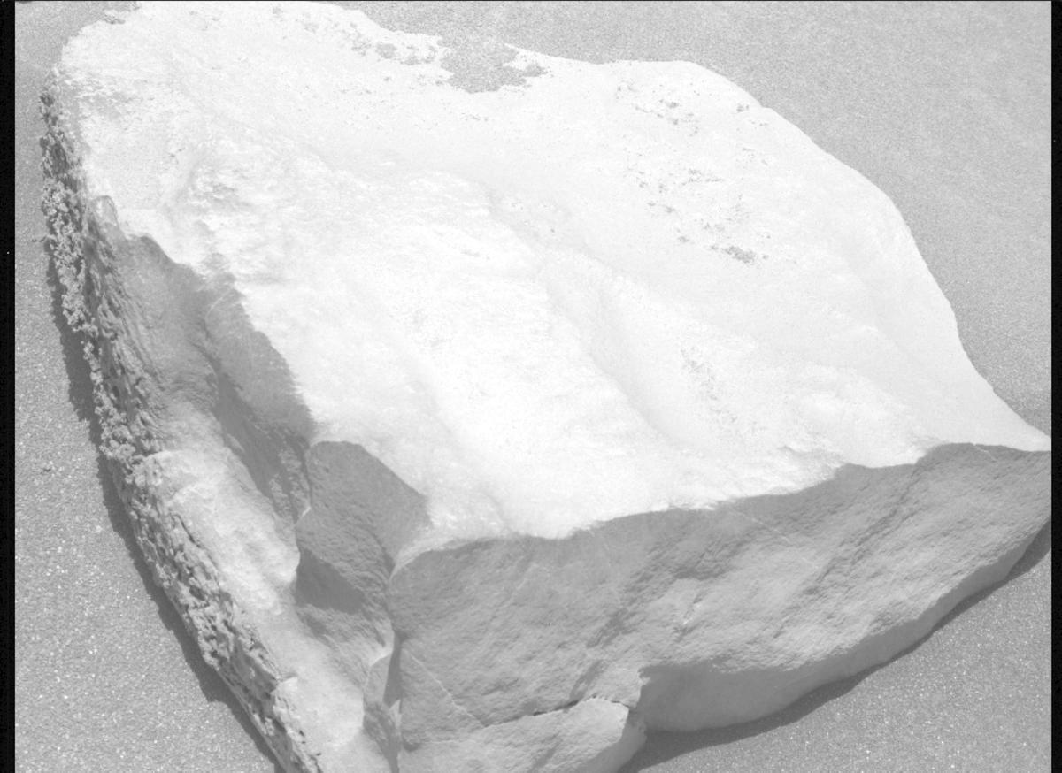 This image was taken by MCZ_LEFT onboard NASA's Mars rover Perseverance on Sol 859