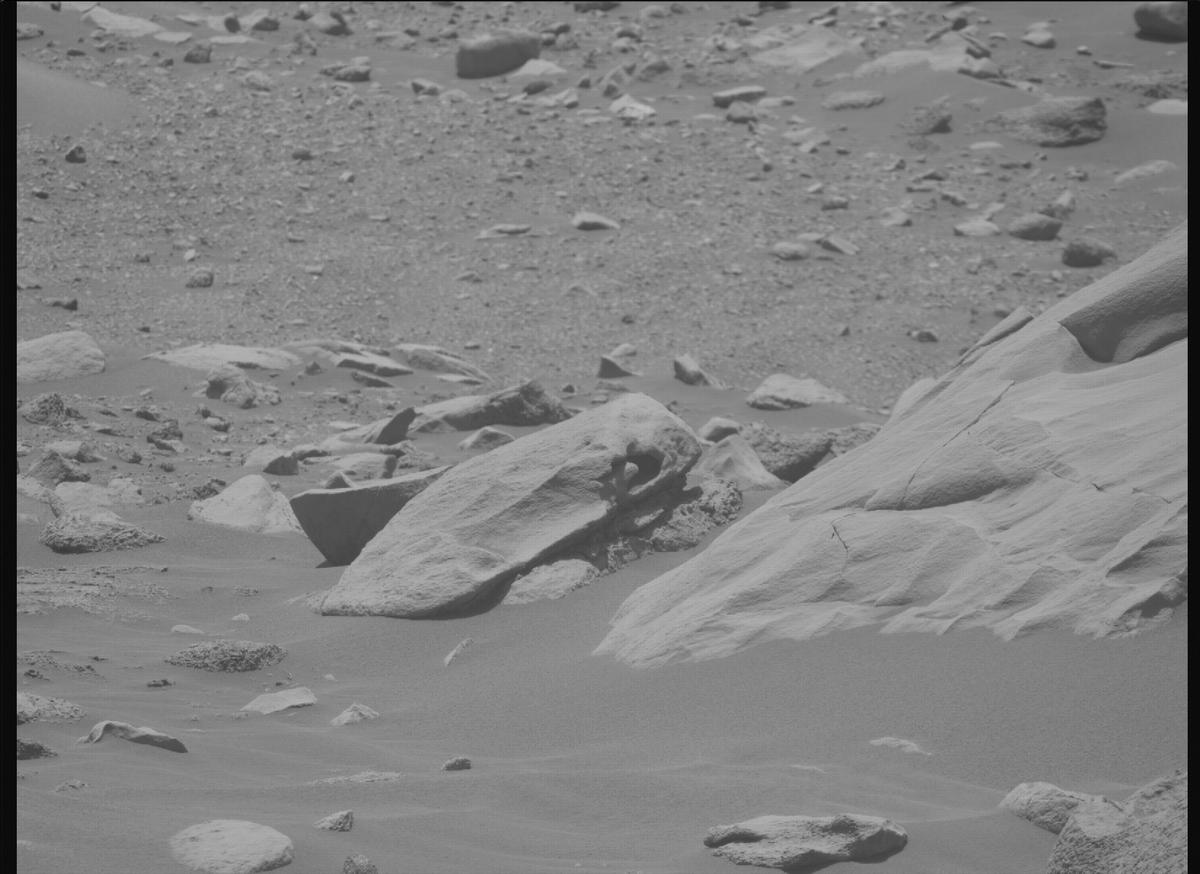 This image was taken by MCZ_RIGHT onboard NASA's Mars rover Perseverance on Sol 859
