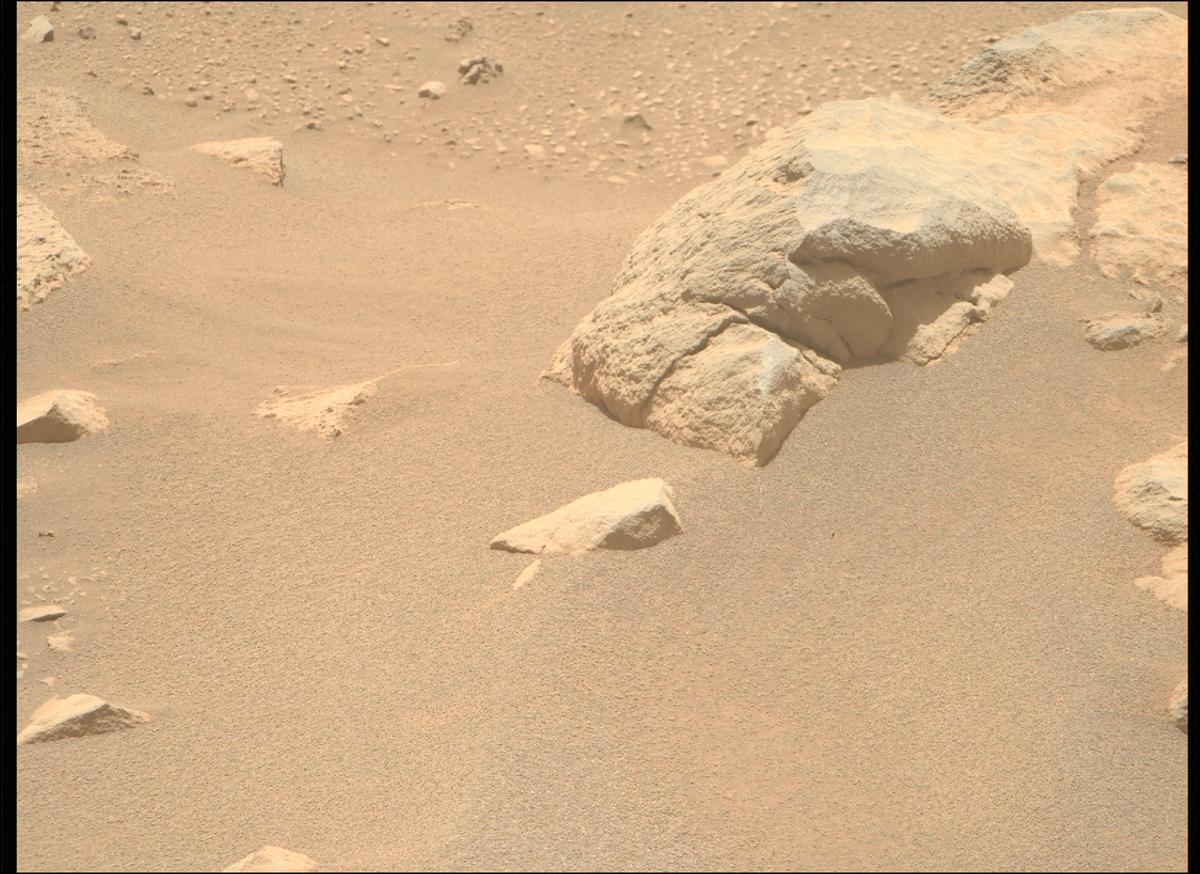 This image was taken by MCZ_RIGHT onboard NASA's Mars rover Perseverance on Sol 859