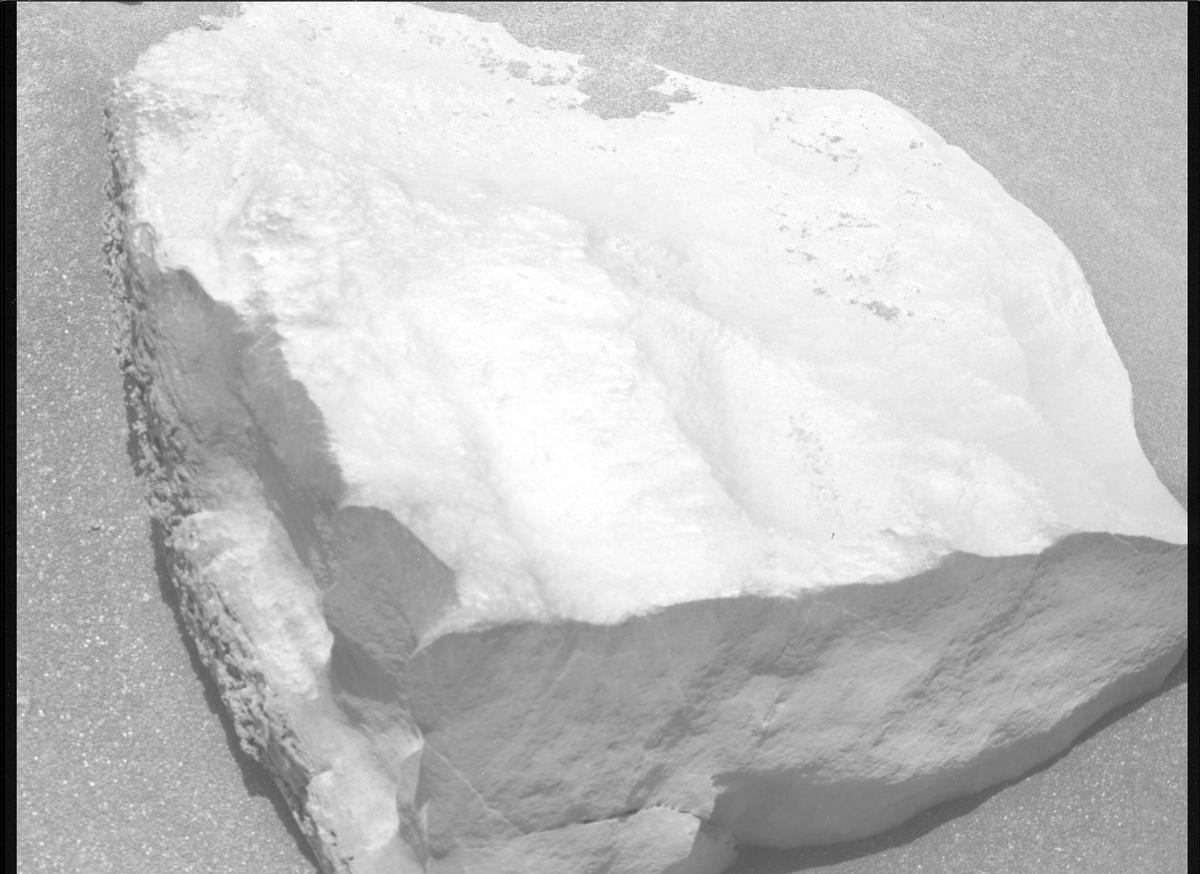 This image was taken by MCZ_RIGHT onboard NASA's Mars rover Perseverance on Sol 859